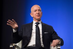 Jeff Bezos va vinde până la 50 de milioane de acţiuni Amazon în următorul an