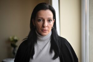 Cine este Marinika Tepic, lidera cu origini românești a opoziției din Serbia. Ea a intrat în greva foamei și acuză Guvernul că a fraudat alegerile
