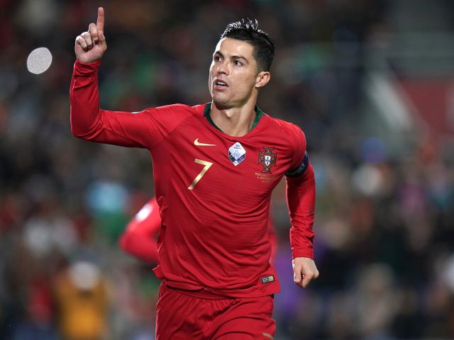 Cristiano Ronaldo se confruntă cu un proces după ce a lansat NFT-uri alături de Binance. Fotbalistul ar putea plăti un miliard de dolari