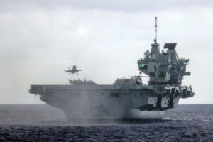 O navă a Marinei Regale a DOBORÂT o dronă de atac deasupra Mării Roşii