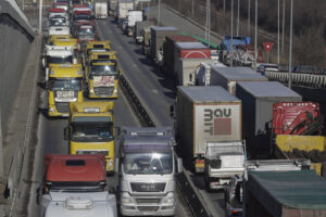 A trei zi de proteste ale transportatorilor și ale fermierilor/ Ce au discutat aceștia cu Ciolacu
