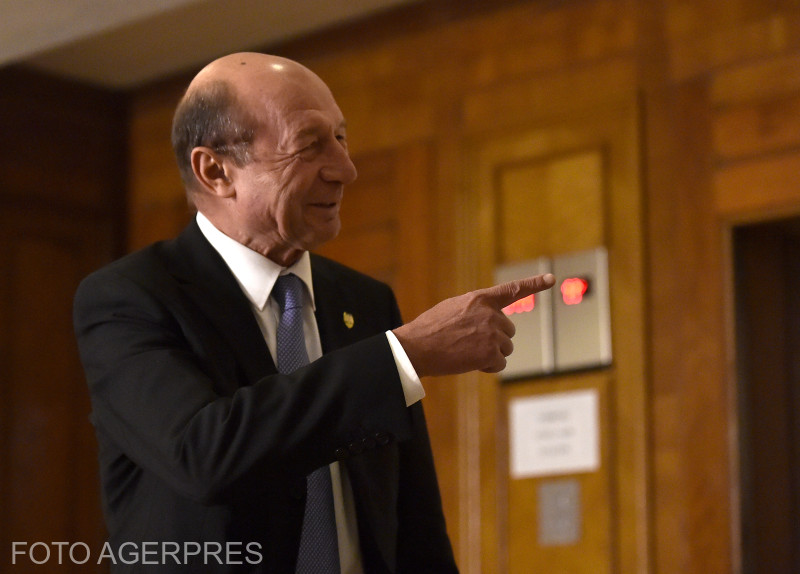 Traian Băsescu, internat la Spitalul Militar cu o viroză gravă