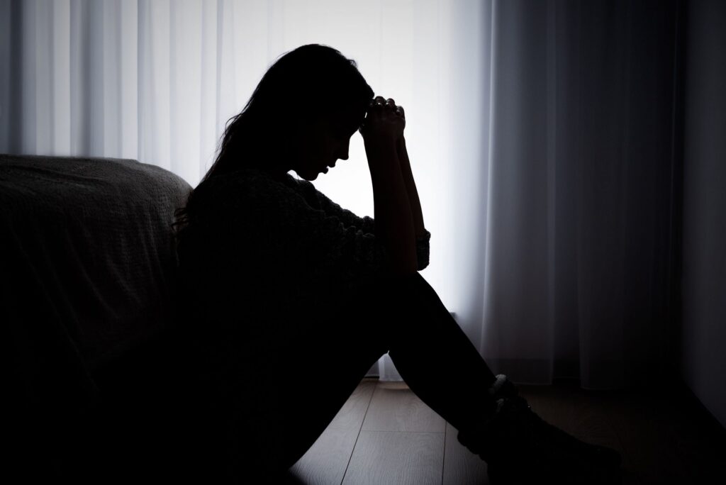 Impactul singurătății asupra sănătății mintale. Cei care locuiesc singuri sunt mai predispuși să devină deprimați