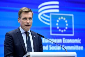 CESE dorește participarea permanentă a tinerilor