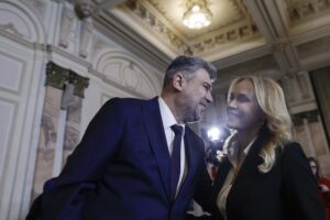 Ciolacu, mesaj cu subînțeles pentru Firea: Cea mai mândră muncă, să fii ales la tine, în orașul tău