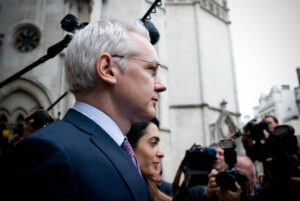 Julian Assange află dacă va fi extrădat în SUA