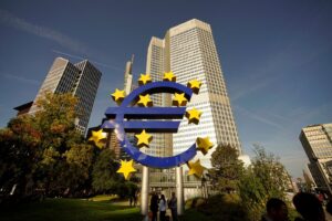 Zona euro este ”un model de succes”, dar integrarea rămâne INCOMPLETĂ /”Trebuie să reechilibrăm modelul economic”