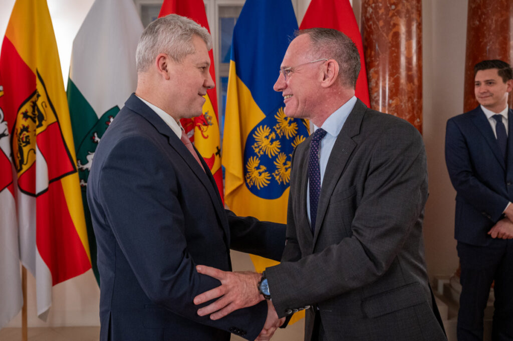 Predoiu, noi discuții cu austriacul Karner despre aderarea la Schengen și pe cale terestră