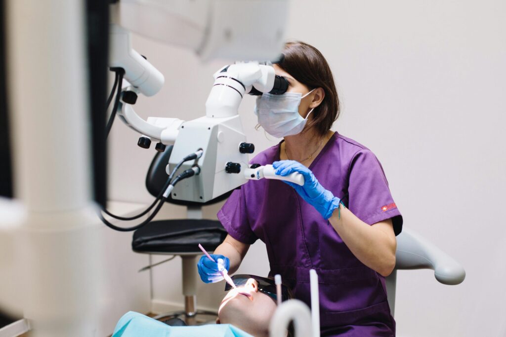 STUDIU. 2 din 10 români n-au fost la dentist în ultimii 5 ani