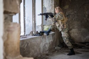 Un stat NATO intenționează să introducă serviciul militar obligatoriu pentru femei!