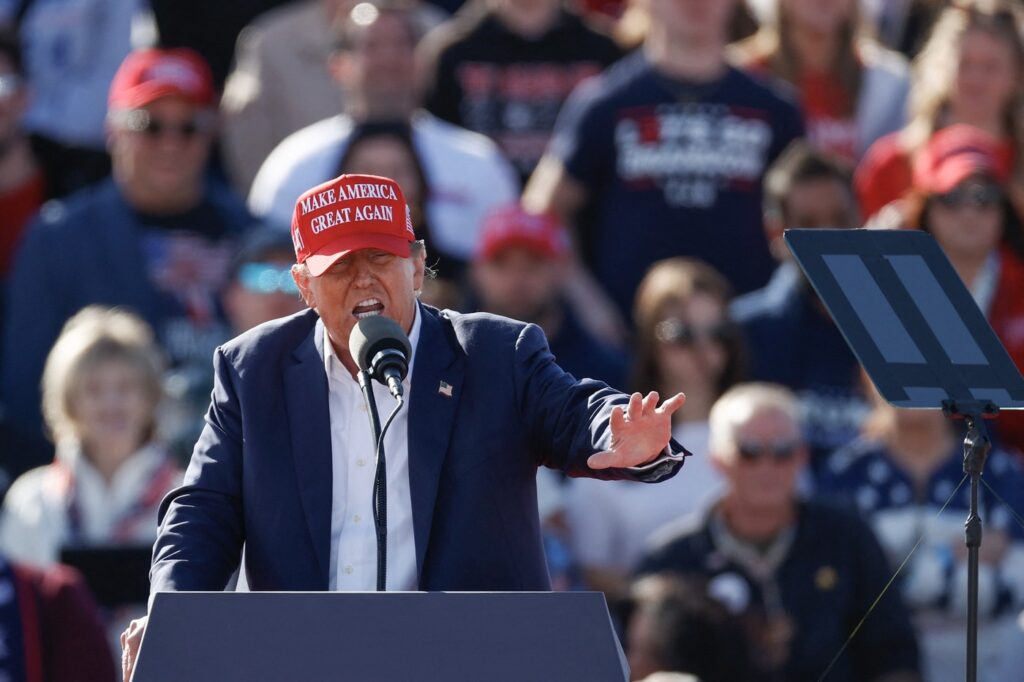 Trump le cere din nou țărilor EUROPENE să contribuie ”corect” la bugetul NATO și consideră avertismentul privind apărarea ”formă de negociere”