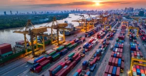 Importurile și exporturile României scad