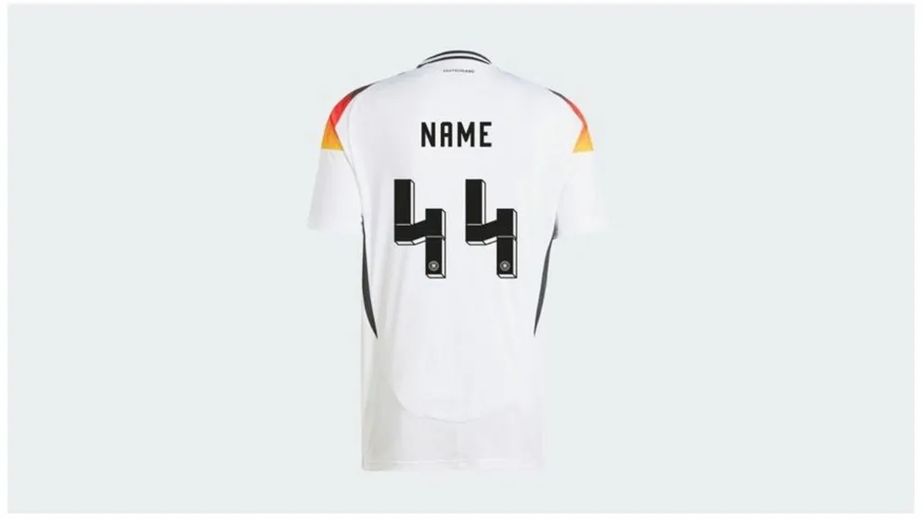 Tricoul cu numărul 44 al echipei de fotbal a Germaniei a fost retras