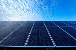 CE deschide o investigație asupra unui contract privind construirea unui parc fotovoltaic în România