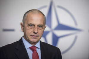 INSCOP: Mircea Geoană ar câștiga primul tur al alegerilor prezidențiale