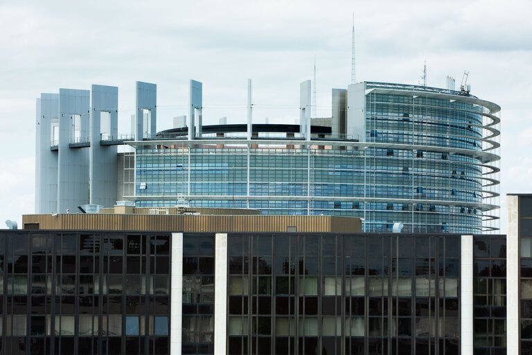 Procurorii belgieni anchetează europarlamentari suspectați că au fost mituiți de Moscova