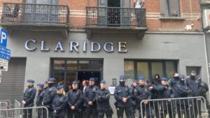 Poliția a suspendat summitul eurosceptic al lui Viktor Orbán în timp ce Farage susținea un discurs