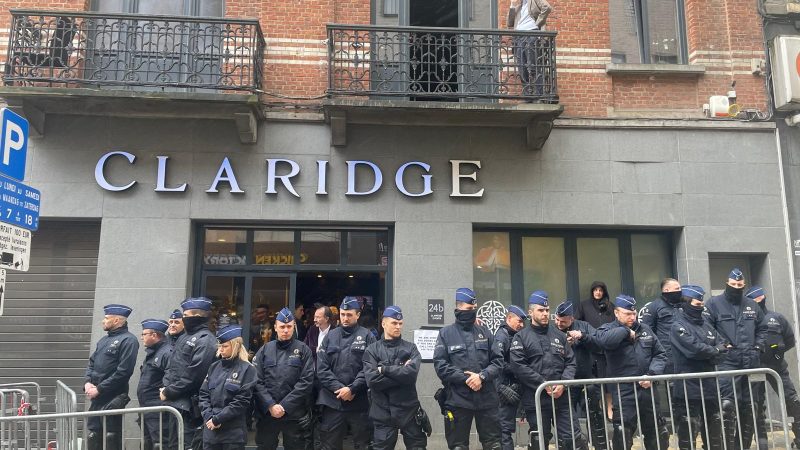 Poliția a suspendat summitul eurosceptic al lui Viktor Orbán în timp ce Farage susținea un discurs