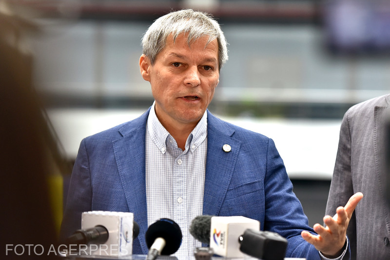 Cioloș: Îl somez pe Marcel Ciolacu să nu mai țină ședințe electorale din sediul Guvernului