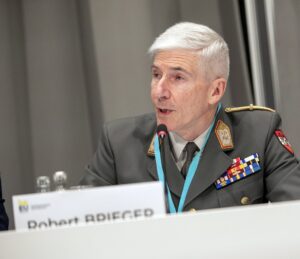 Reprezintă șeful Comitetului militar al UE un risc de securitate?