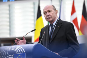Băsescu, despre alegerea lui Cîrstoiu: E o probă a incompetenței politicienilor, sunt slabi la minte