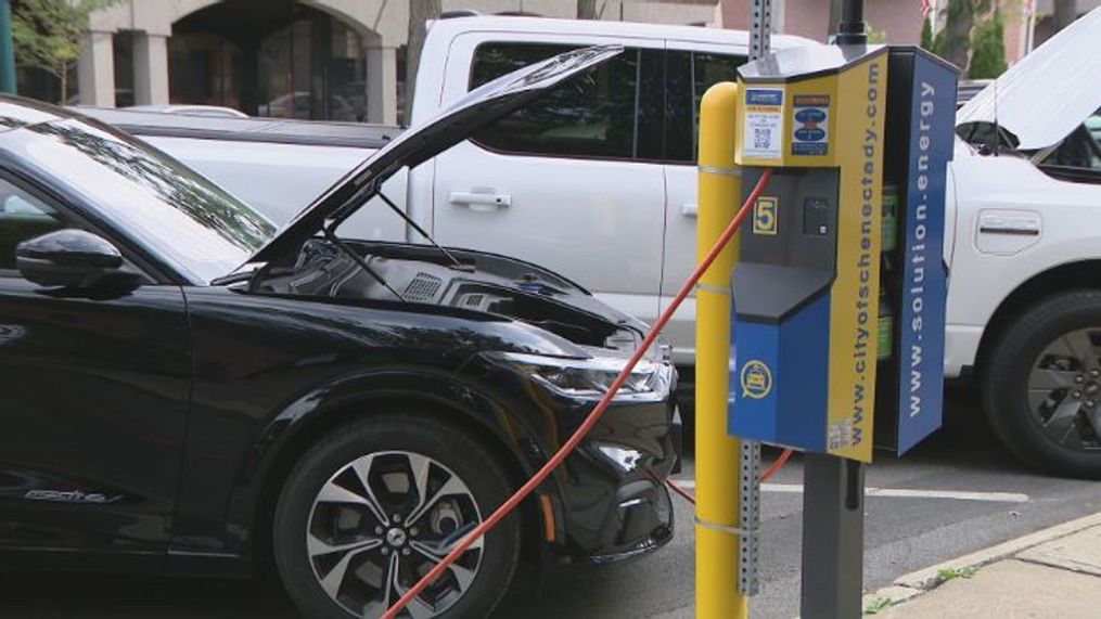 Un studiu propune 3 scenarii de trecere a consumatorilor pe electric