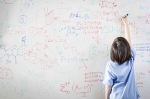 IQ-ul tinerilor stagnează încă din anul 2000. Care sunt cauzele