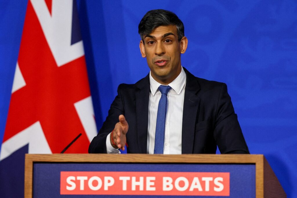 Parlamentul britanic a adoptat proiectul care prevede expulzarea migranților în Rwanda