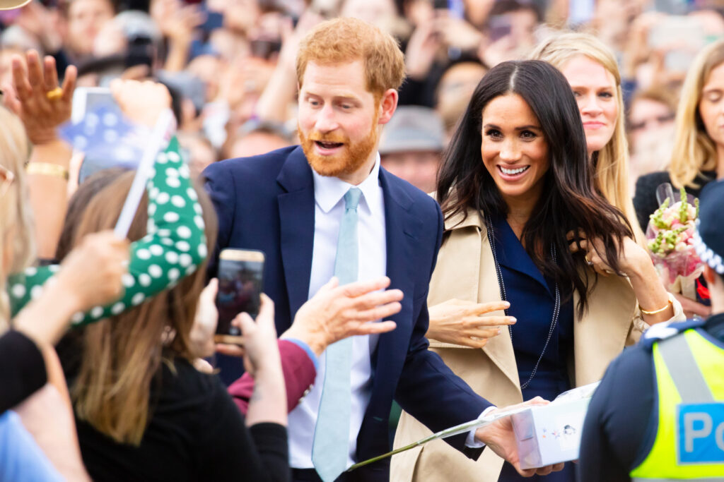 Prințul Harry revine în Marea Britanie, dar fără soția sa. Care este motivul
