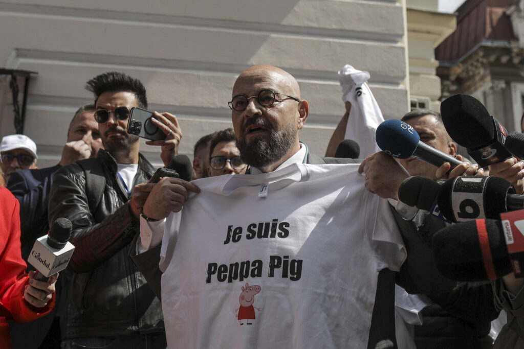 Circ fără pâine. Triumful indecenței