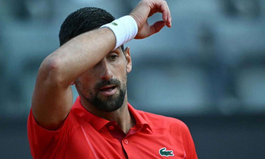 Djokovic spune că s-a simțit afectat după ce a primit o sticlă în cap