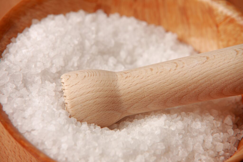 OMS cere limite pentru cantitatea de sare din alimentele procesate