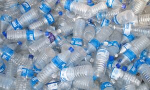 Băutura din sticle de plastic poate crește riscul de diabet de tip 2