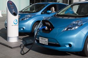China și UE vor discuta despre tarifele pentru automobile electrice