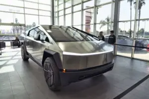 Tesla recheamă noul Cybertruck în service pentru a patra oară