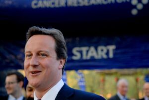 Ministrul britanic de Externe, David Cameron, victima unei FARSE prin apel video. Oficialul credea că vorbește cu Petro Poroşenko