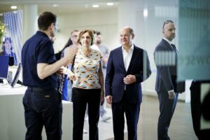 Conservatorii și forțele de extremă-dreapta sunt pe primele locuri în scrutinul europarlamentar