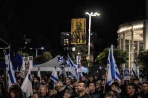 RĂZBOI Israel-Hamas, ziua 261. Protest la Tel Aviv împotriva premierului Netanyahu/Sediul Crucii Roșii din Gaza, pulverizat!