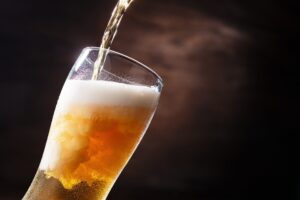 Șase turişti spanioli, studenţi aflaţi în Italia, au băut aproape 30 de beri şi au plecat fără să plătească. Cum a REACȚIONAT patronul barului