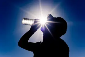 Oamenii devin mai agresivi la temperaturi mai mari. Care e cauza