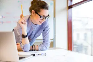 Persoanele care simt că au un scop sunt mai fericite la job