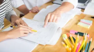 Părinții care duc bon fiscal de la meditații plătesc mai puțin impozit