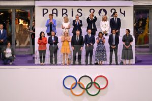 Succesul Jocurilor Olimpice organizate la PARIS este umbrit incertitudinea POLITICĂ din Franța