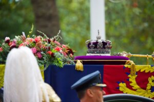 Starea de sănătate a regelui Charles al III-lea se agravează. Britanicii se pregătesc pentru ce-i mai rău