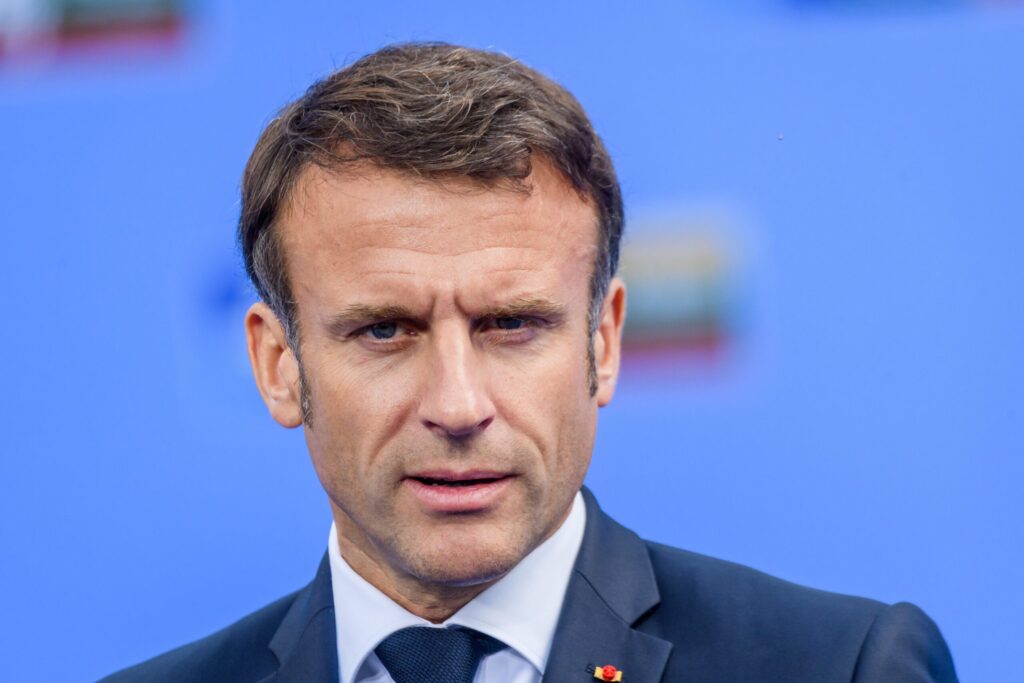 Emmanuel Macron exclude posibilitatea de a desemna un premier de stânga. Candidata NFP cere demiterea președintelui