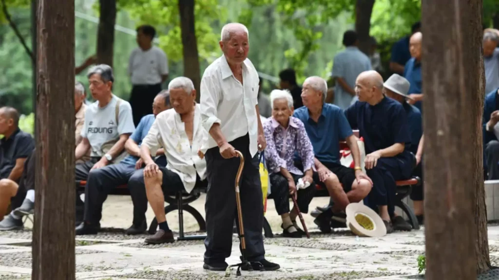 China își va „mări treptat” vârsta de pensionare