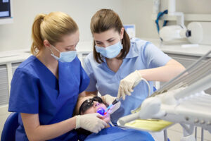 65% din Generația Z nu știu reguli elementare de igienă orală