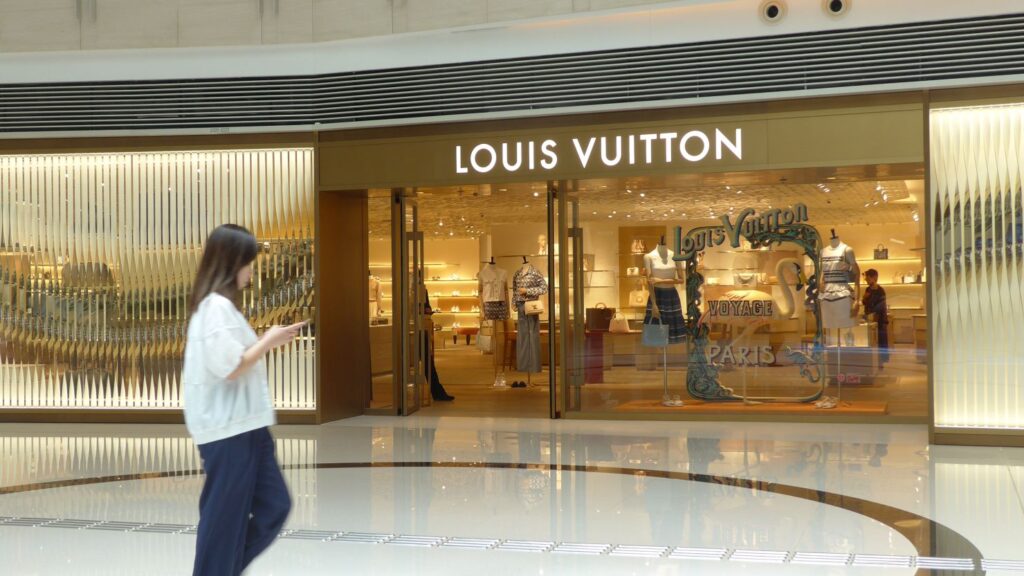 China renunță la brandurile de lux. De ce vor replicile produselor