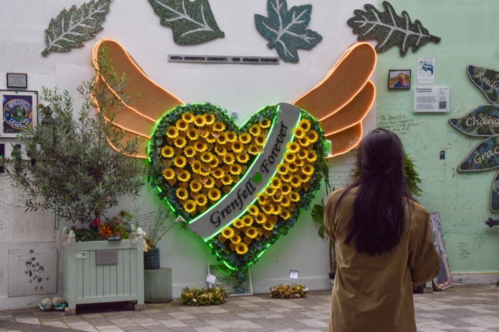 Anchetatorii britanici susțin că INCENDIUL de la Grenfell putea fi prevenit. După șapte ani de la TRAGEDIE nimeni nu își asumă responsabilitatea