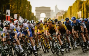 Tour de France ajunge astăzi la București. Ce restricții de trafic ai